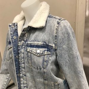 Jean jacket with Sherpa lining NWT